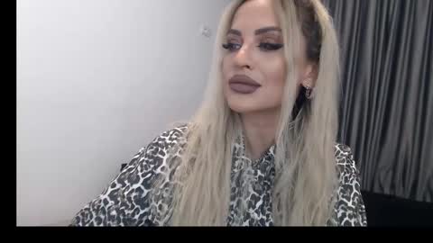 Snapshot of lovelyblondyxxx chatting on February 2025 10:58:01 PM PrAllinXXXa online show from February 2025 10:58:01 PM
