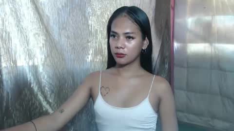 Snapshot of lovelycarmilla chatting on May 2026 08:00:01 AM Carnilla online show from May 2026 08:00:01 AM