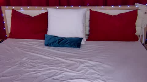 Snapshot of lovelycaroline_ chatting on November 2025 02:01:01 AM Caroline online show from November 2025 02:01:01 AM