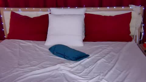 Snapshot of lovelycaroline_ chatting on November 2025 01:26:01 AM Caroline online show from November 2025 01:26:01 AM