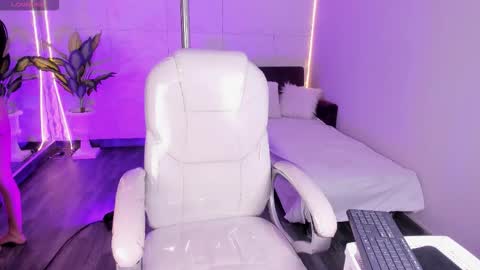 Lovely online show from November 2025 05:12:01 PM