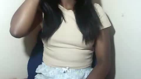 lovelylarra online show from January 2026 07:01:02 AM