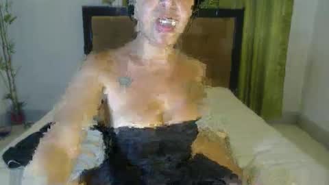 Snapshot of lovenlustxx chatting on October 2025 06:03:01 AM lovenlustxx online show from October 2025 06:03:01 AM