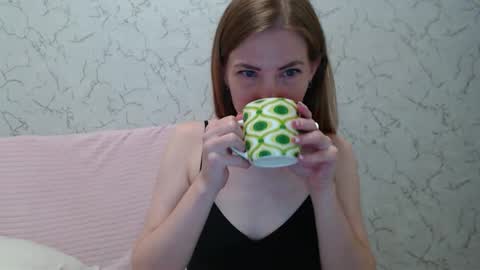 Mary Love online show from October 2025 03:34:04 PM