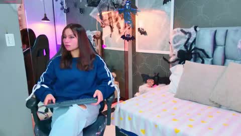 Snapshot of lovequinn_mjs chatting on October 2025 07:59:01 PM Love  online show from October 2025 07:59:01 PM