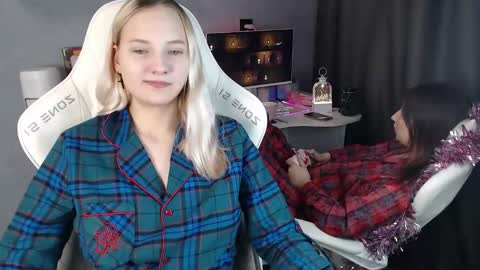 lovers613228 online show from December 2025 10:46:02 AM