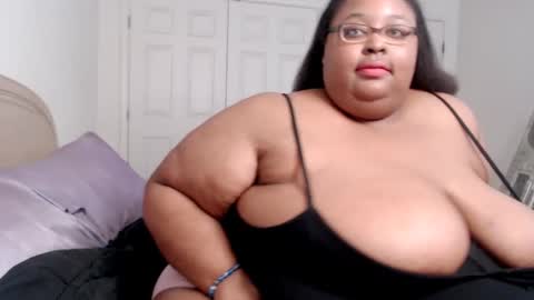 Snapshot of loves_aura chatting on January 2025 01:39:02 AM Alyson online show from January 2025 01:39:02 AM