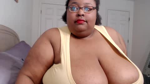 Snapshot of loves_aura chatting on February 2025 01:08:01 AM Alyson online show from February 2025 01:08:01 AM