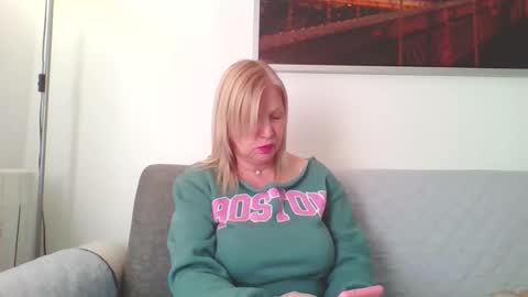 Snapshot of lovestar544963 chatting on November 2025 02:20:01 PM Marlyn online show from November 2025 02:20:01 PM