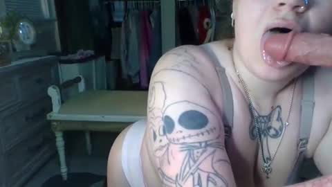 Snapshot of lovetubes101 chatting on November 2025 04:02:02 AM lovetubes101 online show from November 2025 04:02:02 AM