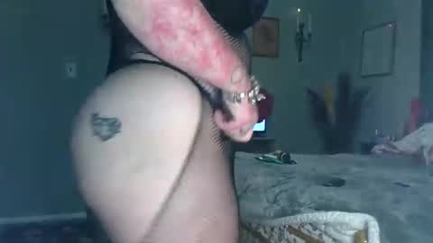 Snapshot of lovetubes101 chatting on February 2026 02:06:02 AM lovetubes101 online show from February 2026 02:06:02 AM