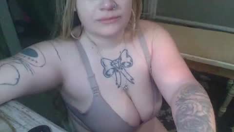 Snapshot of lovetubes101 chatting on February 2026 03:29:02 AM lovetubes101 online show from February 2026 03:29:02 AM