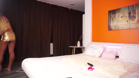 Nora online show from November 2025 04:33:02 AM