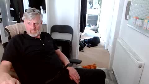 lowrylowry1 online show from April 2026 12:36:01 PM