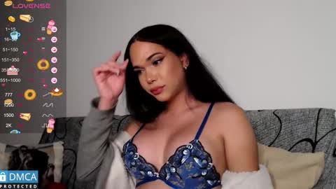 luara_ online show from February 2025 03:06:01 PM