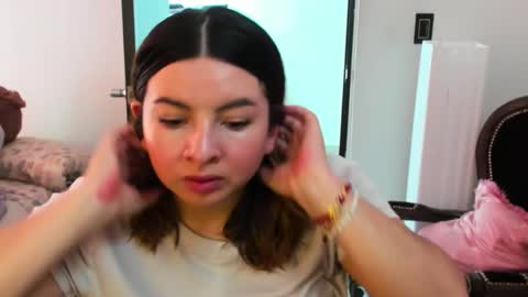 luara__01__lecat_1 online show from November 2025 05:15:02 PM