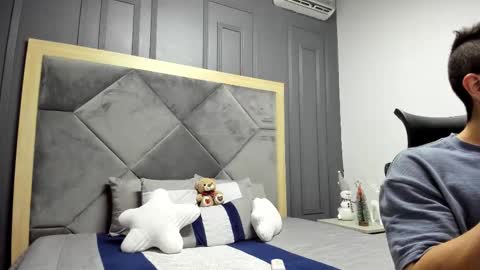 luca_morettii online show from November 2025 12:16:01 PM