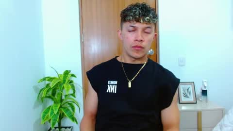 Lucas Luxx online show from February 2026 04:14:01 PM