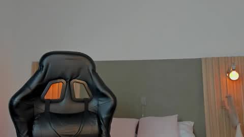 L U C C I A online show from February 2026 02:19:01 AM