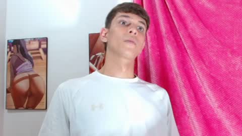 LUCHO HOT  online show from April 2026 07:22:01 PM
