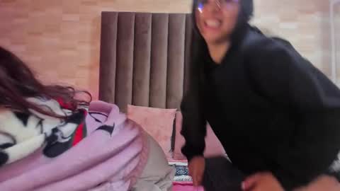 Snapshot of luci_and_sofi chatting on February 2025 09:05:02 AM Luciana Ramirez Sofia Collins online show from February 2025 09:05:02 AM