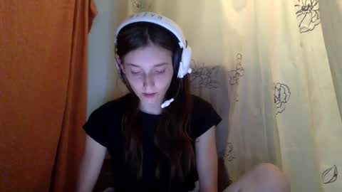 Snapshot of luci_layne chatting on April 2026 07:11:01 PM Luci Layne online show from April 2026 07:11:01 PM