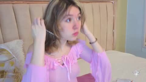 Snapshot of lucia_copper chatting on November 2025 12:33:02 PM lucia_copper online show from November 2025 12:33:02 PM