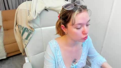 Snapshot of lucia_copper chatting on December 2025 12:03:02 PM lucia_copper online show from December 2025 12:03:02 PM