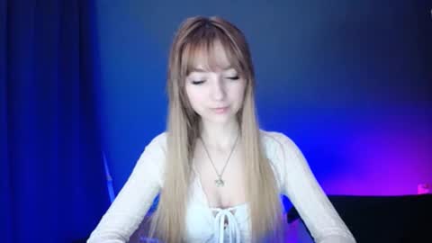 Snapshot of luciacam20 chatting on February 2025 07:35:02 PM Lucy online show from February 2025 07:35:02 PM