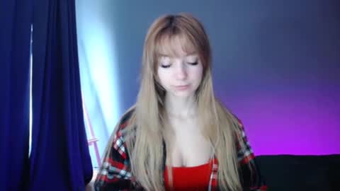 Snapshot of luciacam20 chatting on March 2025 07:21:02 AM Lucy online show from March 2025 07:21:02 AM