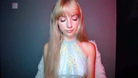 Snapshot of luciacam20 chatting on September 2025 06:24:02 AM Lucy online show from September 2025 06:24:02 AM