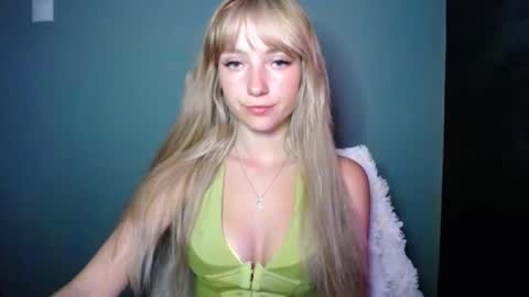 Snapshot of luciacam20 chatting on September 2025 06:40:01 PM Lucy online show from September 2025 06:40:01 PM