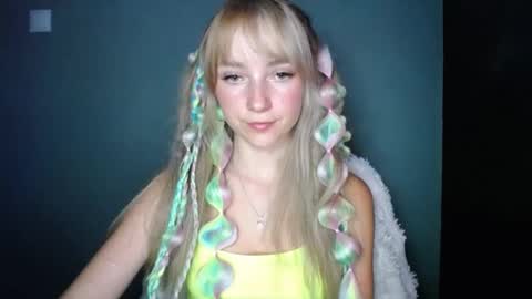 Snapshot of luciacam20 chatting on September 2025 07:58:02 PM Lucy online show from September 2025 07:58:02 PM