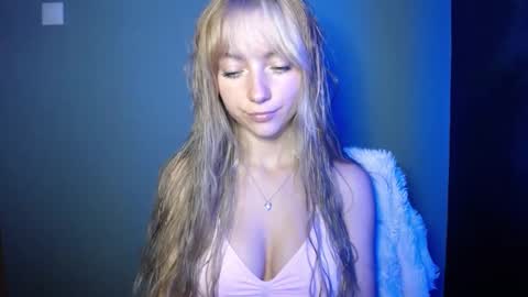 Snapshot of luciacam20 chatting on September 2025 01:35:02 PM Lucy online show from September 2025 01:35:02 PM