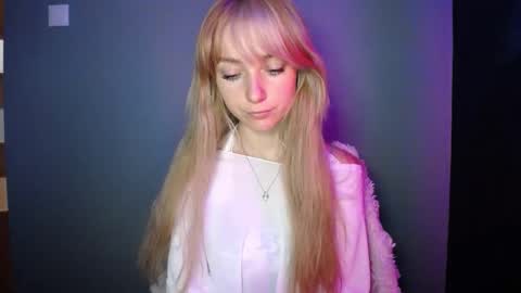 Snapshot of luciacam20 chatting on September 2025 12:19:01 PM Lucy online show from September 2025 12:19:01 PM