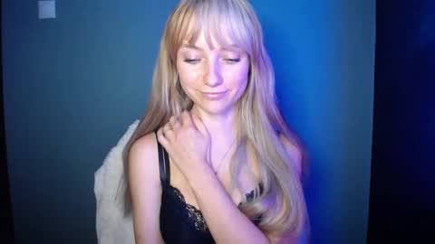 Snapshot of luciacam20 chatting on September 2025 07:39:02 PM Lucy online show from September 2025 07:39:02 PM