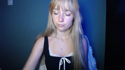 Snapshot of luciacam20 chatting on September 2025 07:56:02 AM Lucy online show from September 2025 07:56:02 AM