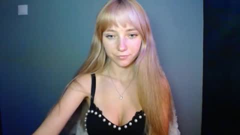 Snapshot of luciacam20 chatting on September 2025 06:24:01 PM Lucy online show from September 2025 06:24:01 PM