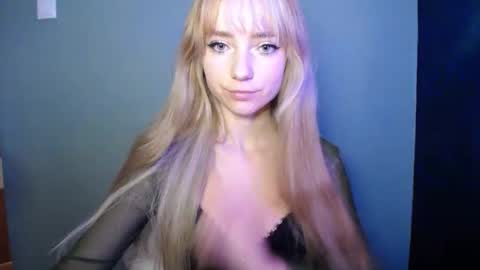 Snapshot of luciacam20 chatting on October 2025 06:53:02 AM Lucy online show from October 2025 06:53:02 AM