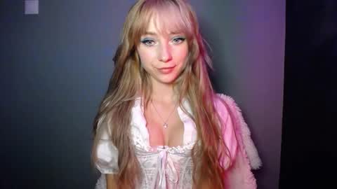 Snapshot of luciacam20 chatting on October 2025 06:31:02 PM Lucy online show from October 2025 06:31:02 PM