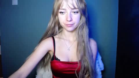 Snapshot of luciacam20 chatting on October 2025 12:30:02 PM Lucy online show from October 2025 12:30:02 PM