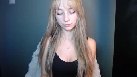 Snapshot of luciacam20 chatting on October 2025 07:32:01 PM Lucy online show from October 2025 07:32:01 PM