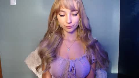 Snapshot of luciacam20 chatting on October 2025 07:34:02 AM Lucy online show from October 2025 07:34:02 AM