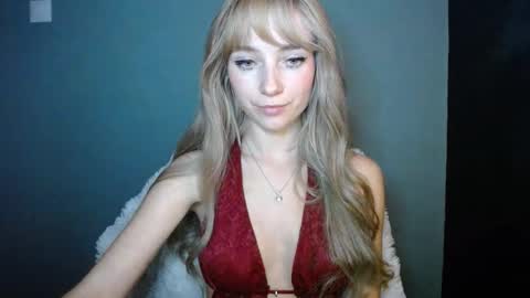 Snapshot of luciacam20 chatting on October 2025 07:40:01 PM Lucy online show from October 2025 07:40:01 PM