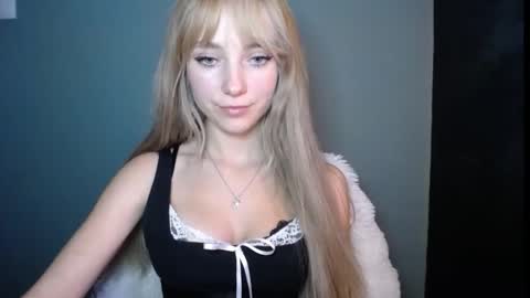 Snapshot of luciacam20 chatting on October 2025 08:43:02 PM Lucy online show from October 2025 08:43:02 PM