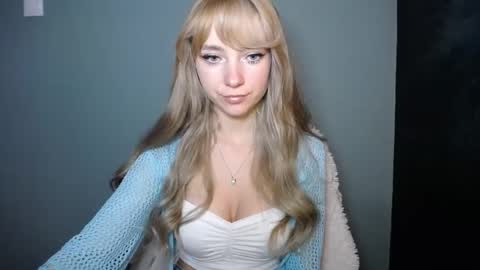 Snapshot of luciacam20 chatting on October 2025 07:42:01 AM Lucy online show from October 2025 07:42:01 AM