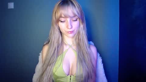 Snapshot of luciacam20 chatting on November 2025 07:56:02 PM Lucy online show from November 2025 07:56:02 PM