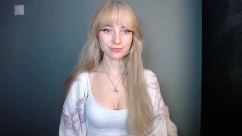 Snapshot of luciacam20 chatting on November 2025 07:40:02 PM Lucy online show from November 2025 07:40:02 PM