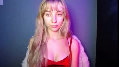 Snapshot of luciacam20 chatting on December 2025 08:18:02 PM Lucy online show from December 2025 08:18:02 PM