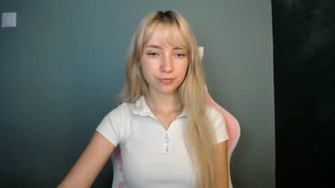 Snapshot of luciacam20 chatting on June 2026 06:45:02 AM Lucy online show from June 2026 06:45:02 AM